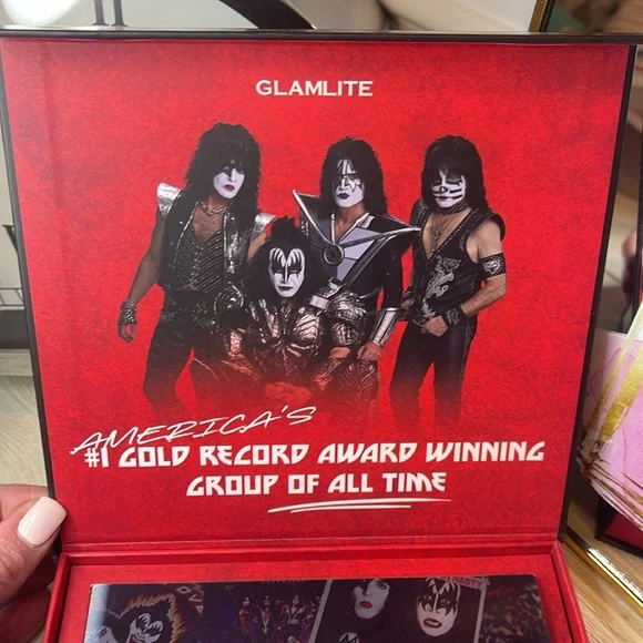 Glamlite Limited Edition KISS Eyeshadow Palette with Collectable Box. New.